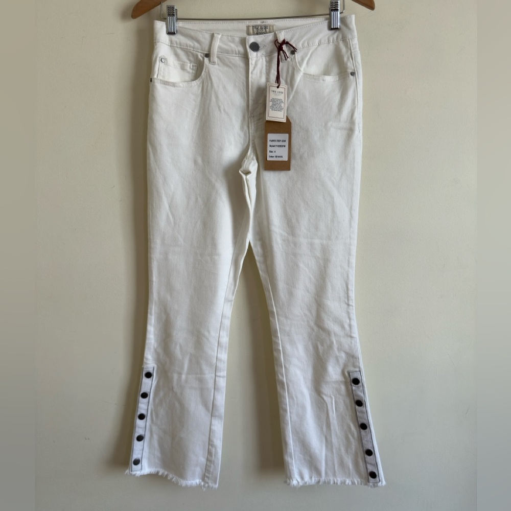 True Luxe White Flare Crop Jeans NWT Stretch Snap Hem Size 4